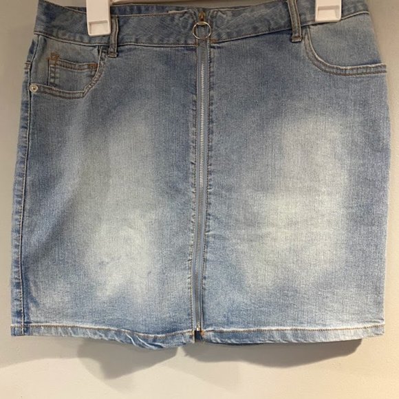 Jean Skirt with Front Zipper - Picture 3 of 4